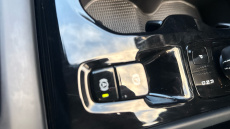 Volvo Xc40 2.0 B4P R DESIGN Pro 5dr Auto Petrol Estate